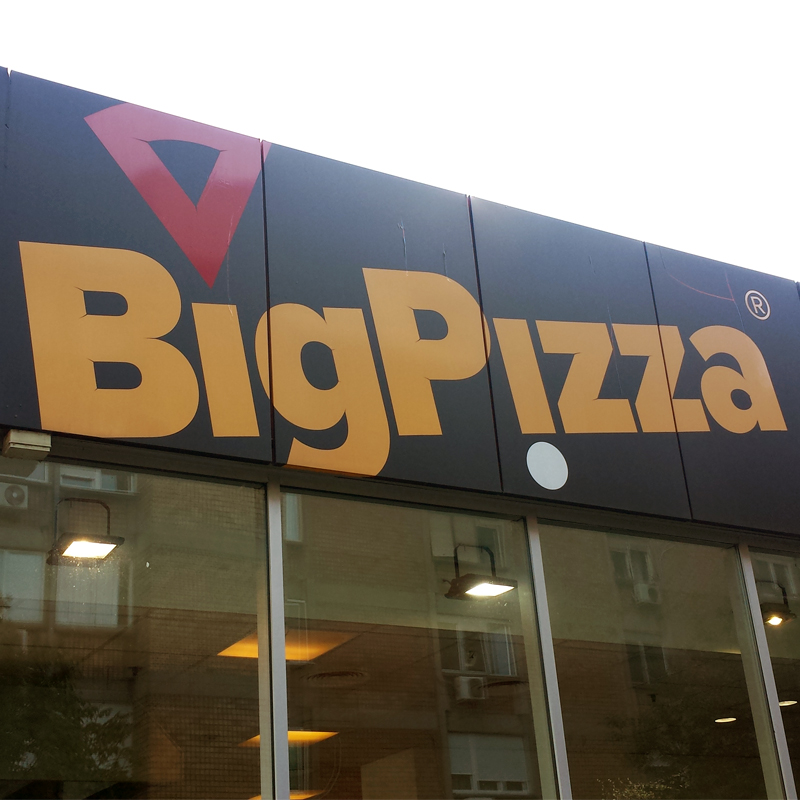 Rad “na crno” za brend “Big pizza”